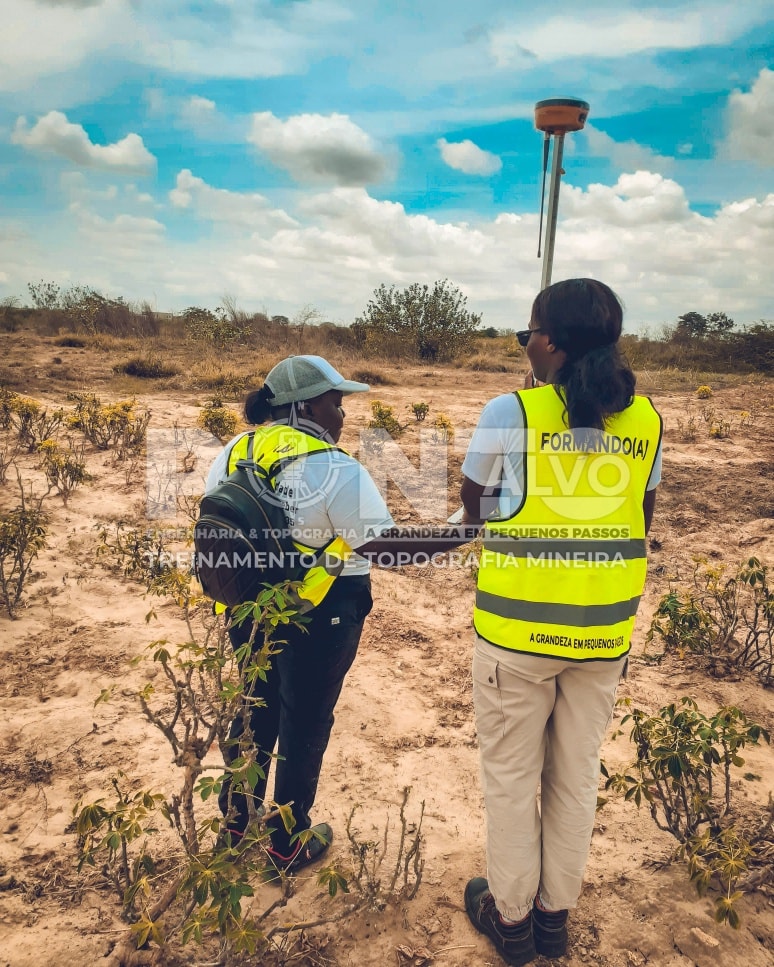 Registo do projeto Ponto Alvo Realiza com sucesso a 2ª edição prática do treinamento de Topografia Mineira
